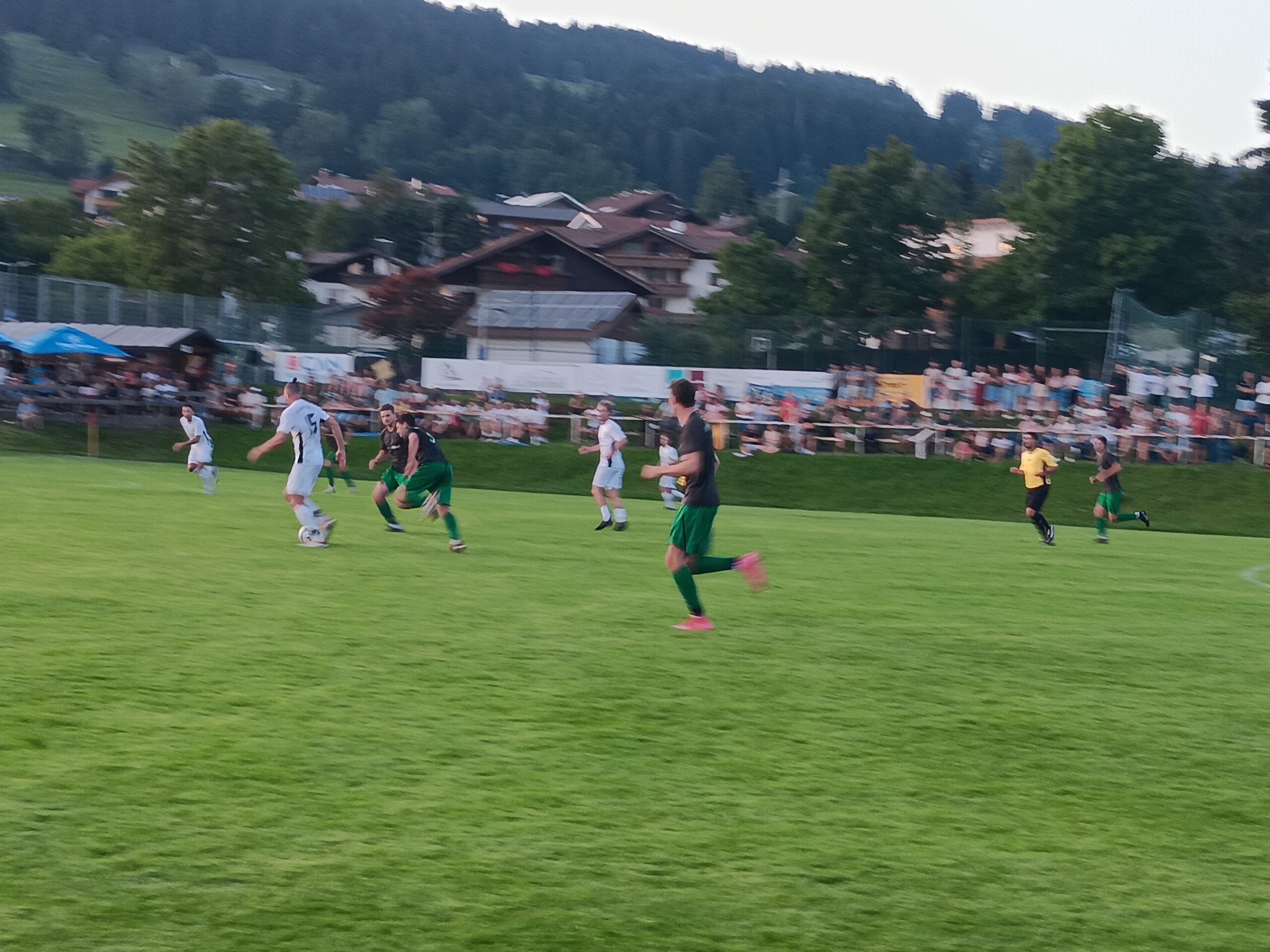 Last Minute Treffer bringt Derby-Punkt